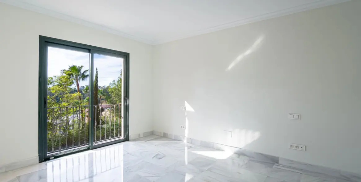 Продажа апартаментов на среднем этаже в Monte Halcones 10