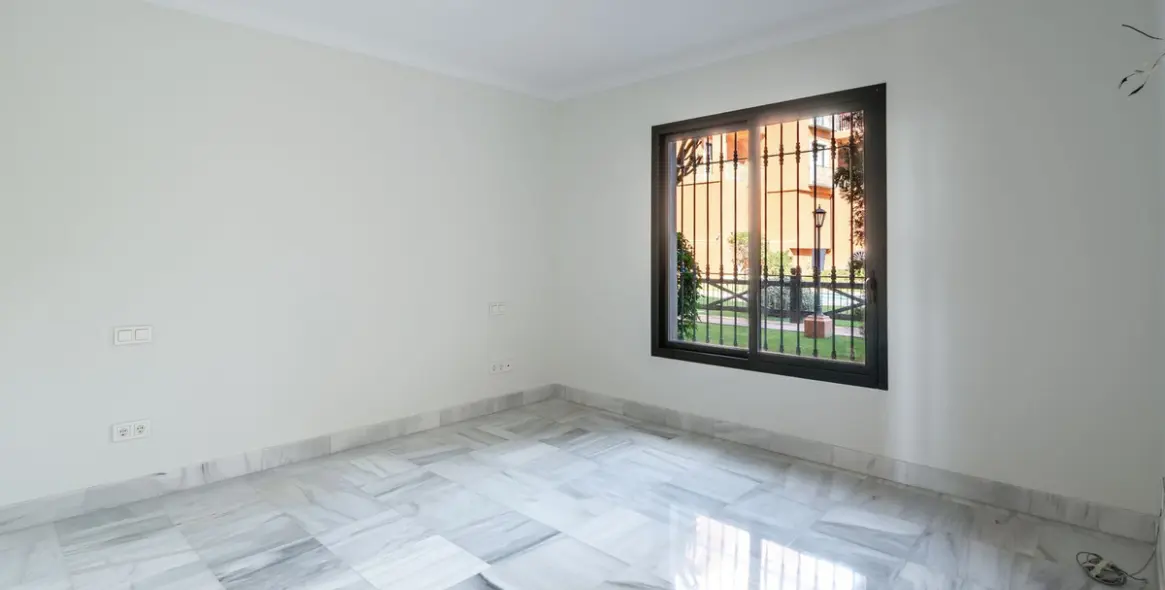 Продажа апартаментов на среднем этаже в Monte Halcones 13