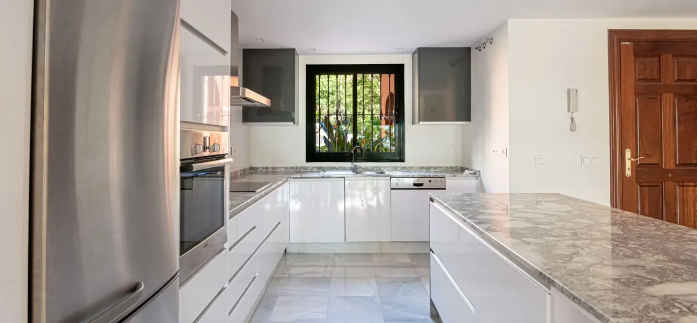 Venta de apartamento en planta media en La Quinta 0