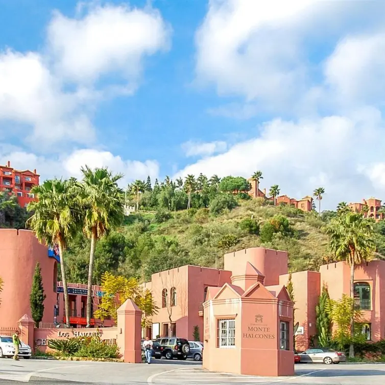 Venta de apartamento en planta media en La Quinta