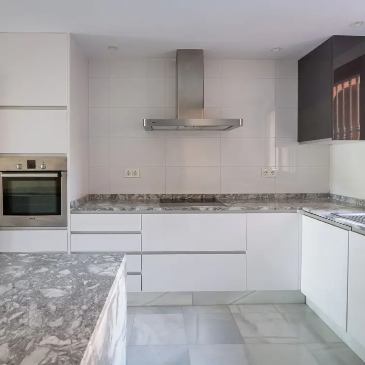 Venta de apartamento en planta media en La Quinta