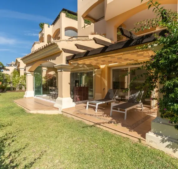 Sale of ground floor apartment in Elviria