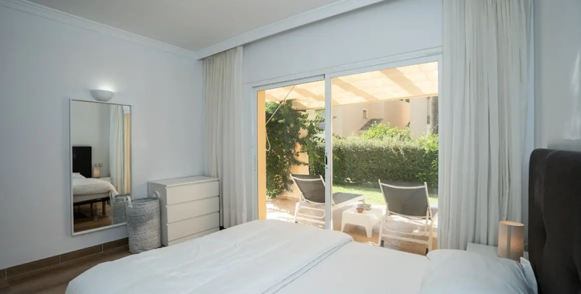 Sale of ground floor apartment in Elviria 7