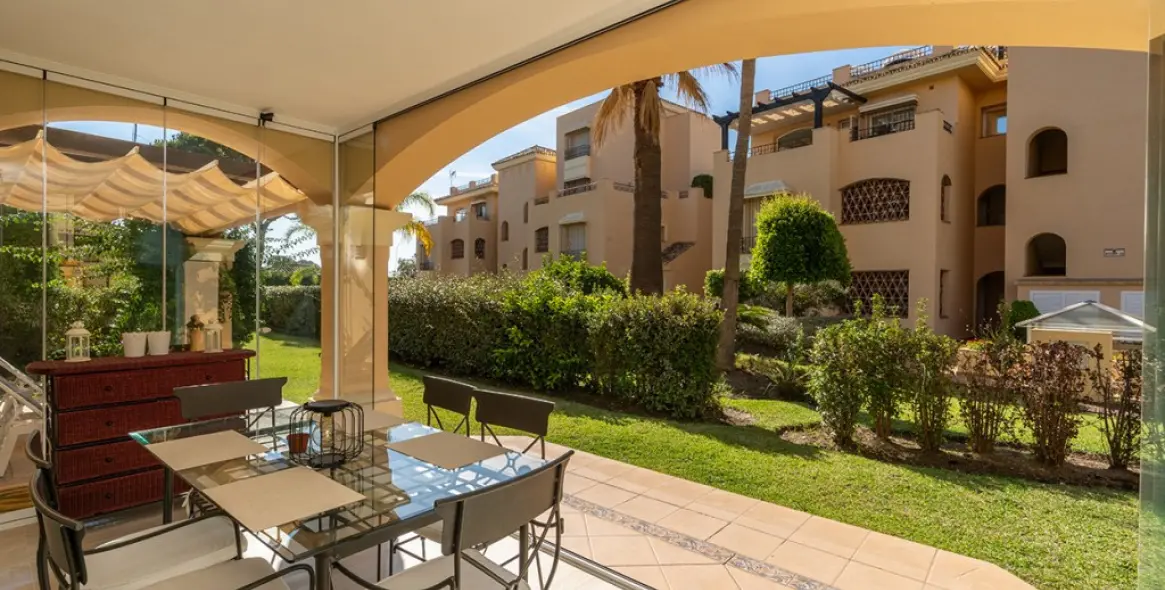 Sale of ground floor apartment in Elviria 8