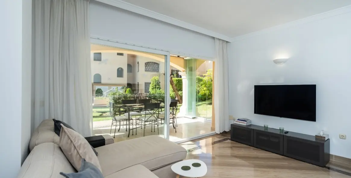 Sale of ground floor apartment in Elviria 10