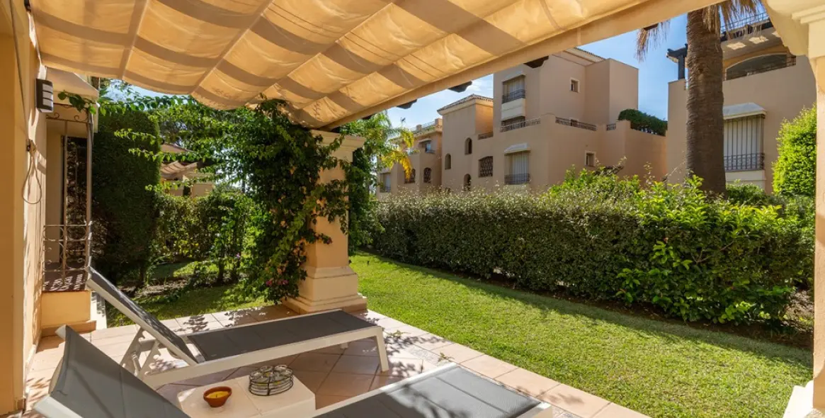 Sale of ground floor apartment in Elviria 11