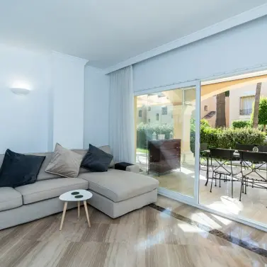 Venta de apartamento en planta baja en Elviria