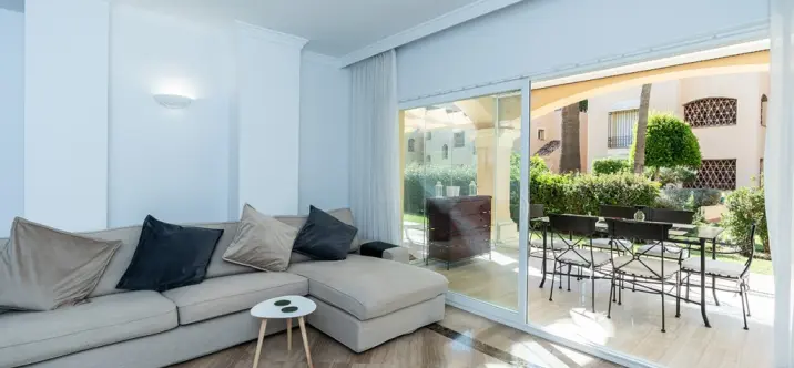 Venta de apartamento en planta baja en Elviria 2