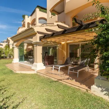 Venta de apartamento en planta baja en Elviria