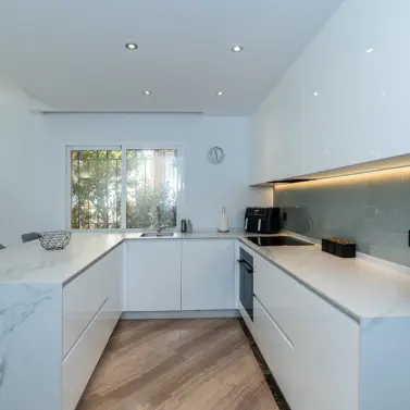 Venta de apartamento en planta baja en Elviria