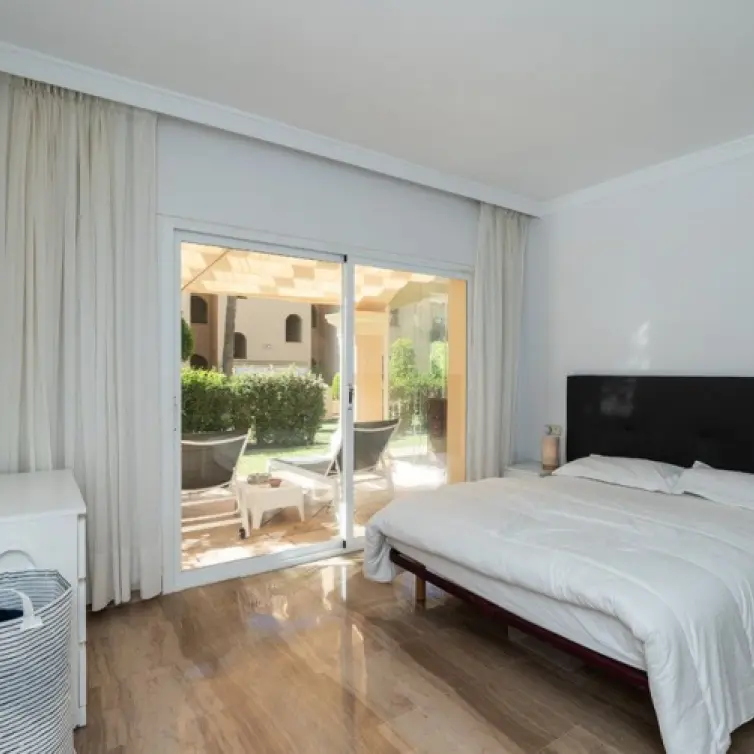 Продажа апартаментов на первом этаже в Elviria