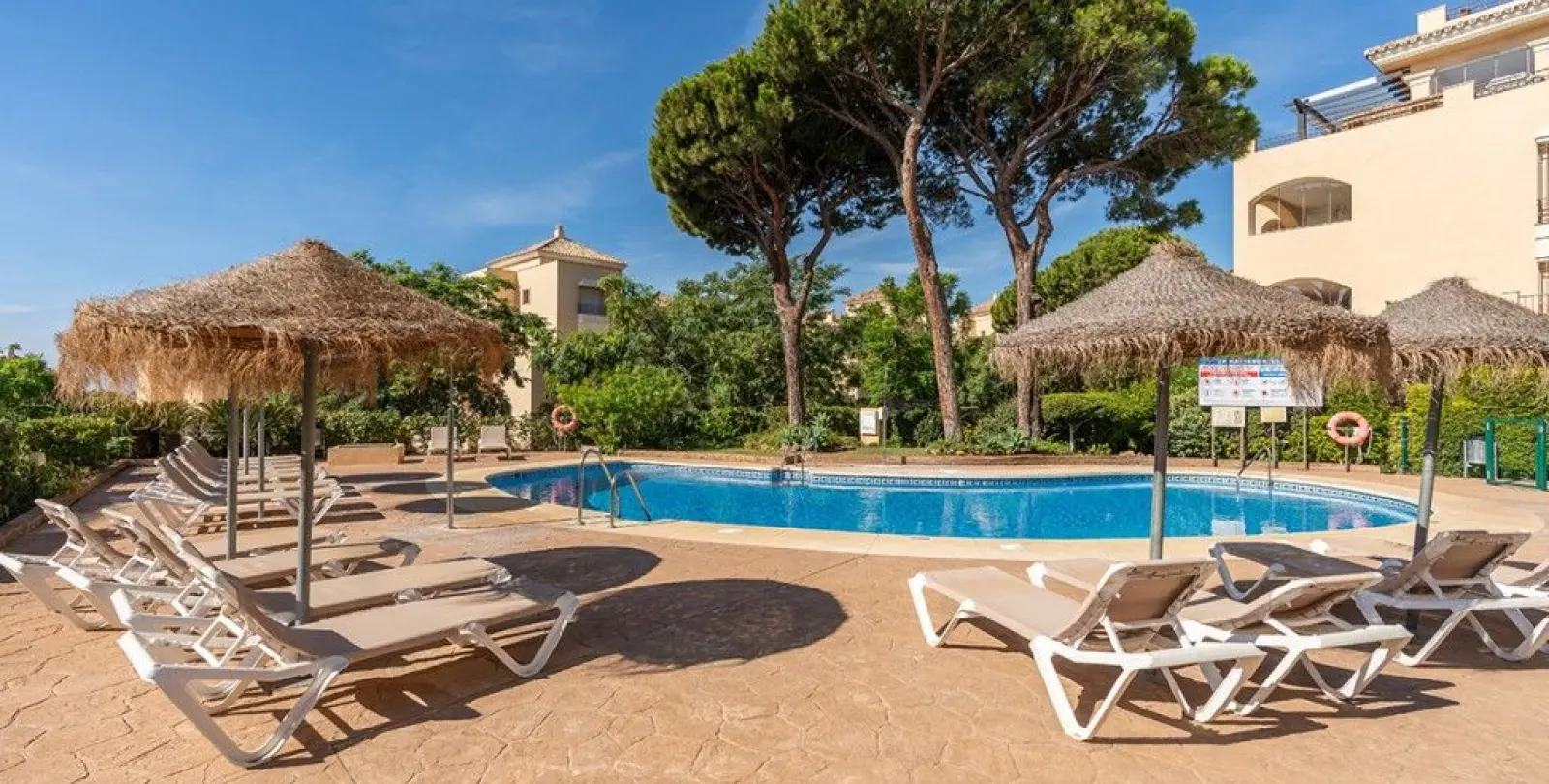 Venta de apartamento en planta baja en Elviria 14