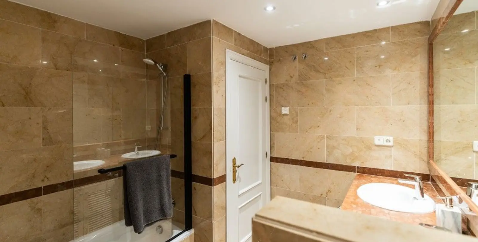 Venta de apartamento en planta baja en Elviria 19