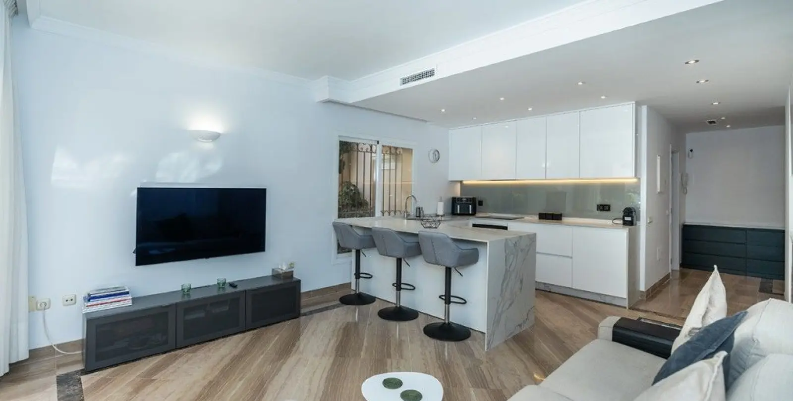 Venta de apartamento en planta baja en Elviria 26