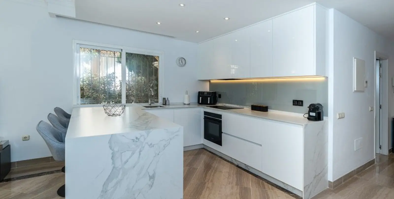Venta de apartamento en planta baja en Elviria 27