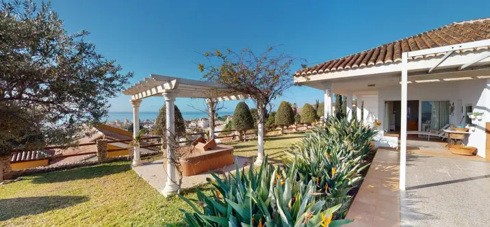 Sale of detached villa in Torrox 0