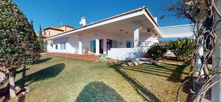 Sale of detached villa in Torrox 2