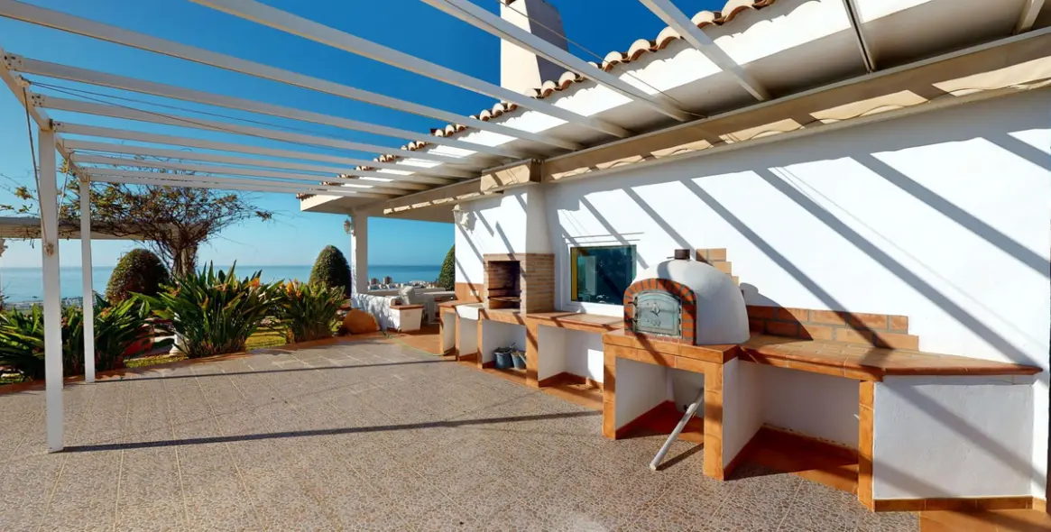 Продажа  отдельно стоящей виллы в Torrox 50