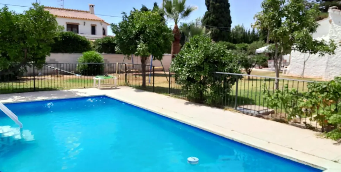 Продажа  отдельно стоящей виллы в Churriana 32