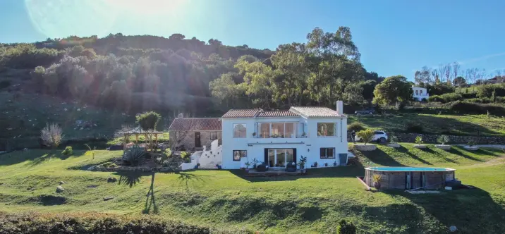 Venta de finca - cortijo en Casares 0