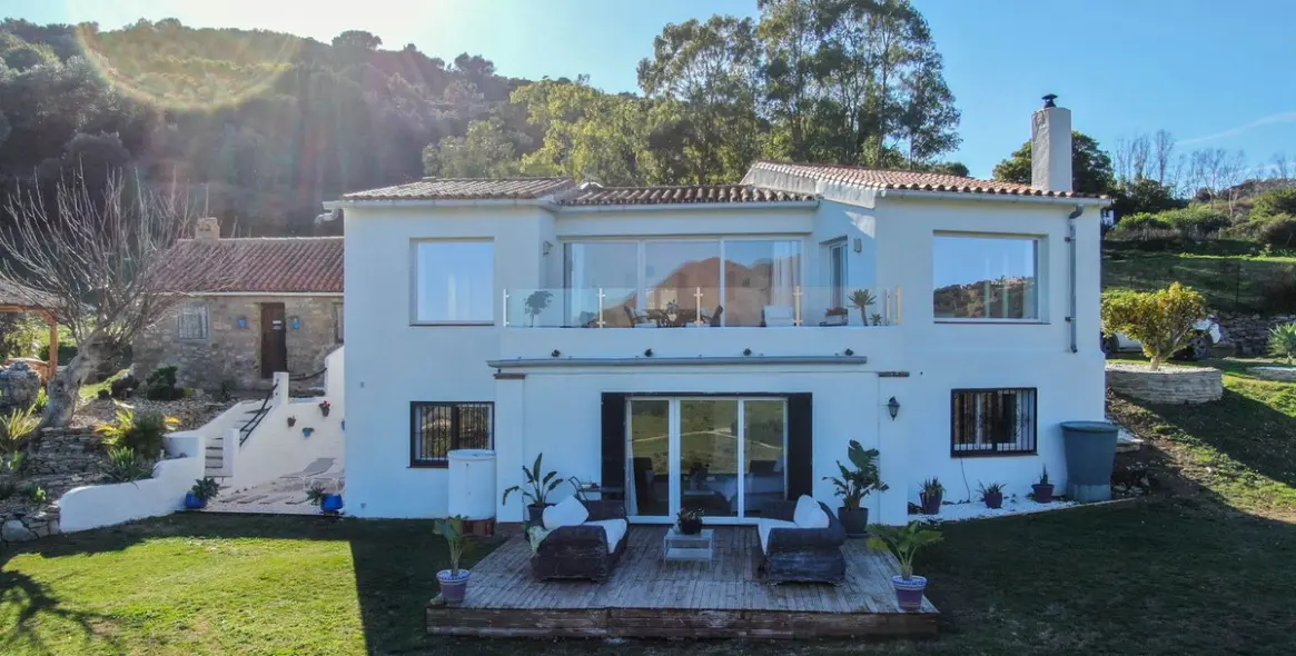 Venta de finca - cortijo en Casares 2