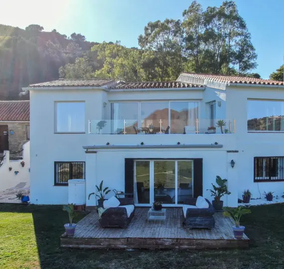 Venta de finca - cortijo en Casares