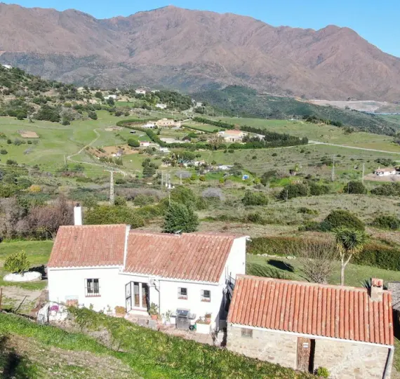 Venta de finca - cortijo en Casares