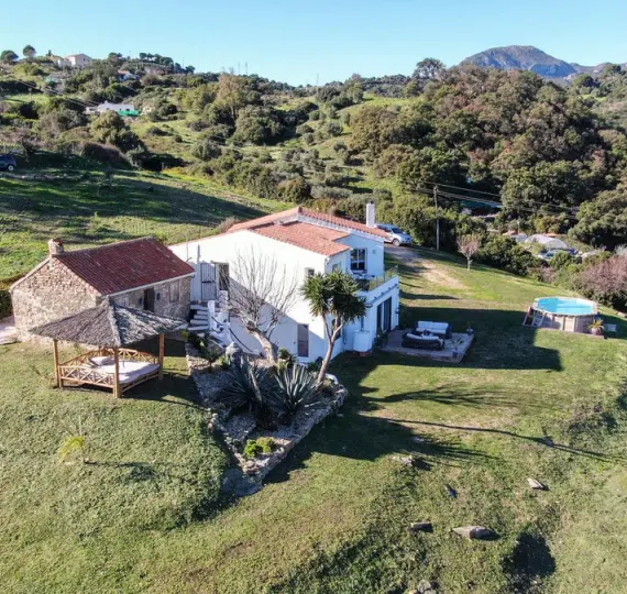 Venta de finca - cortijo en Casares