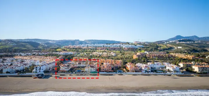 Sale of semi-detached house in Casares Playa 0