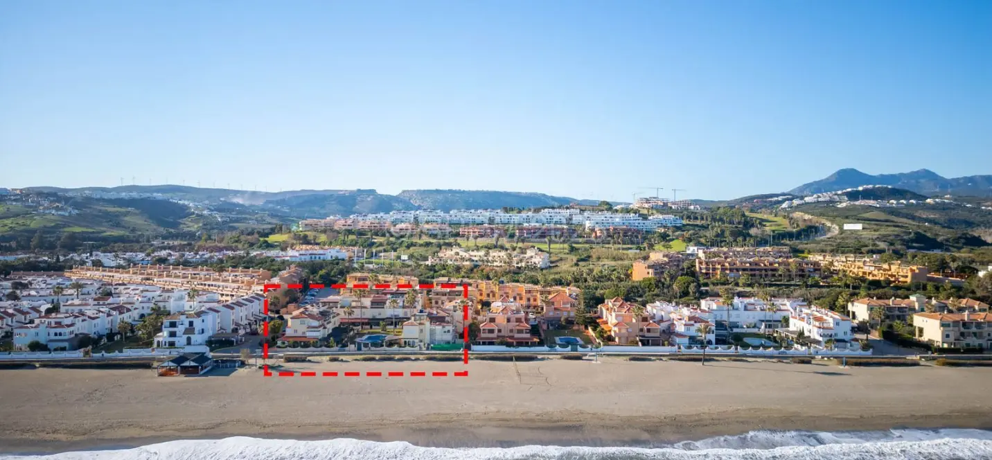 Sale of semi-detached house in Casares Playa 0
