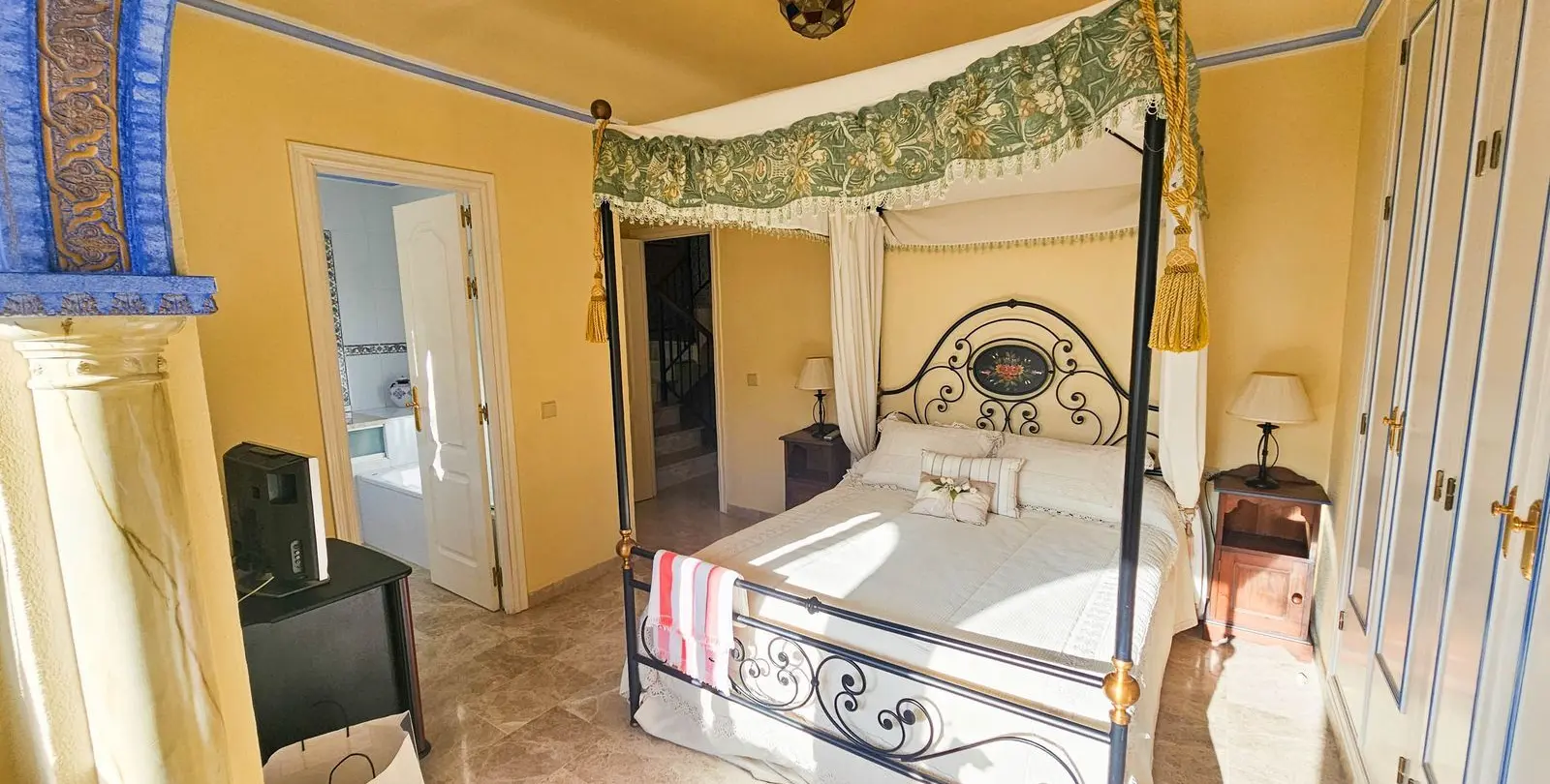Sale of semi-detached house in Casares Playa 27