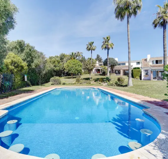 Продажа  отдельно стоящей виллы в Calahonda