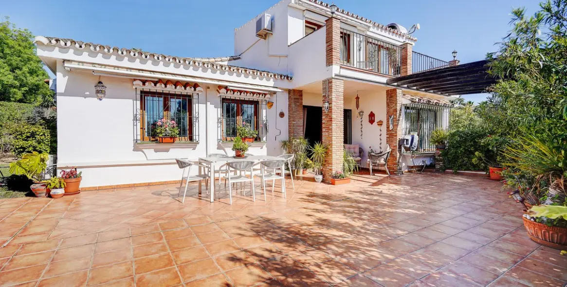 Продажа  отдельно стоящей виллы в Calahonda 2