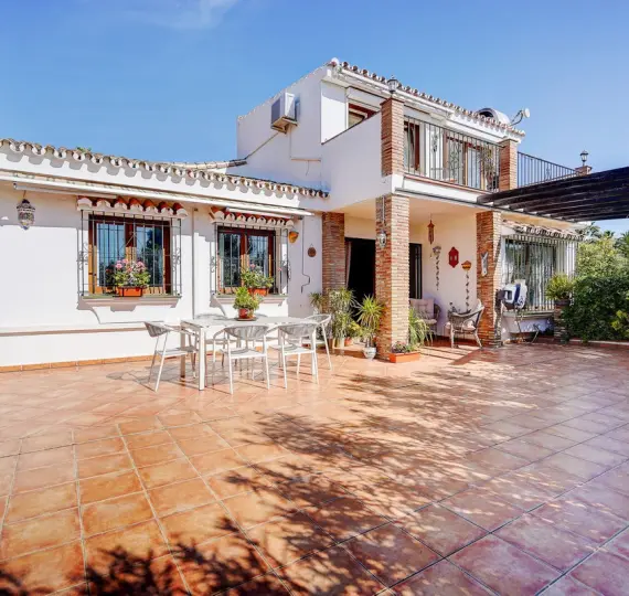 Продажа  отдельно стоящей виллы в Calahonda