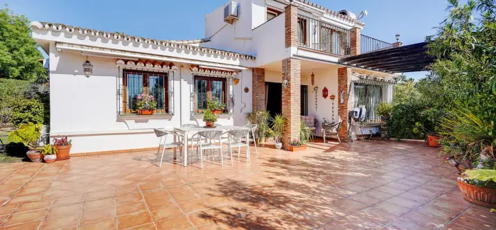 Продажа  отдельно стоящей виллы в Calahonda 1