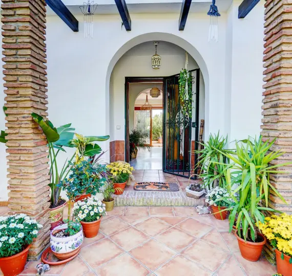 Продажа  отдельно стоящей виллы в Calahonda