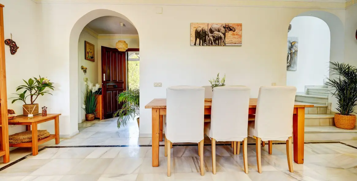 Продажа  отдельно стоящей виллы в Calahonda 7