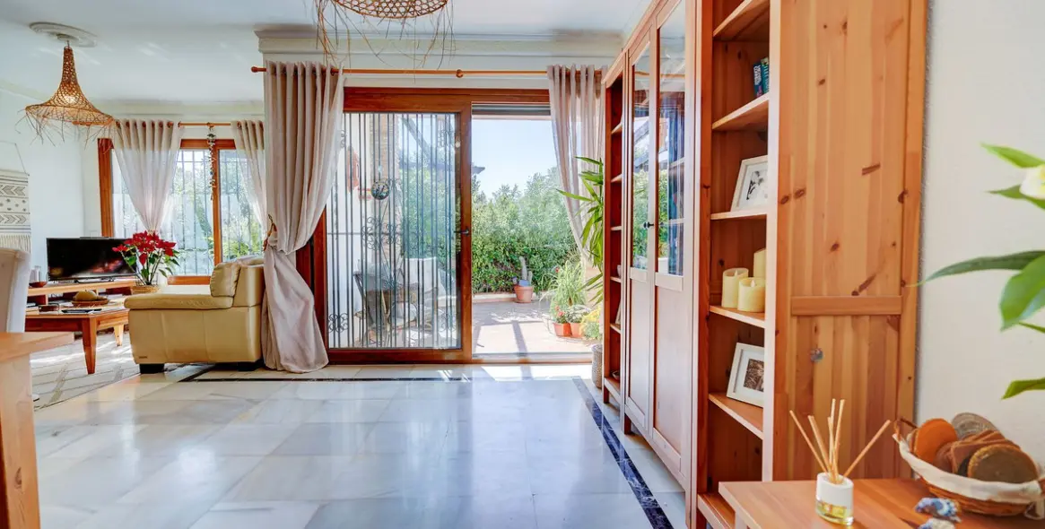 Продажа  отдельно стоящей виллы в Calahonda 8