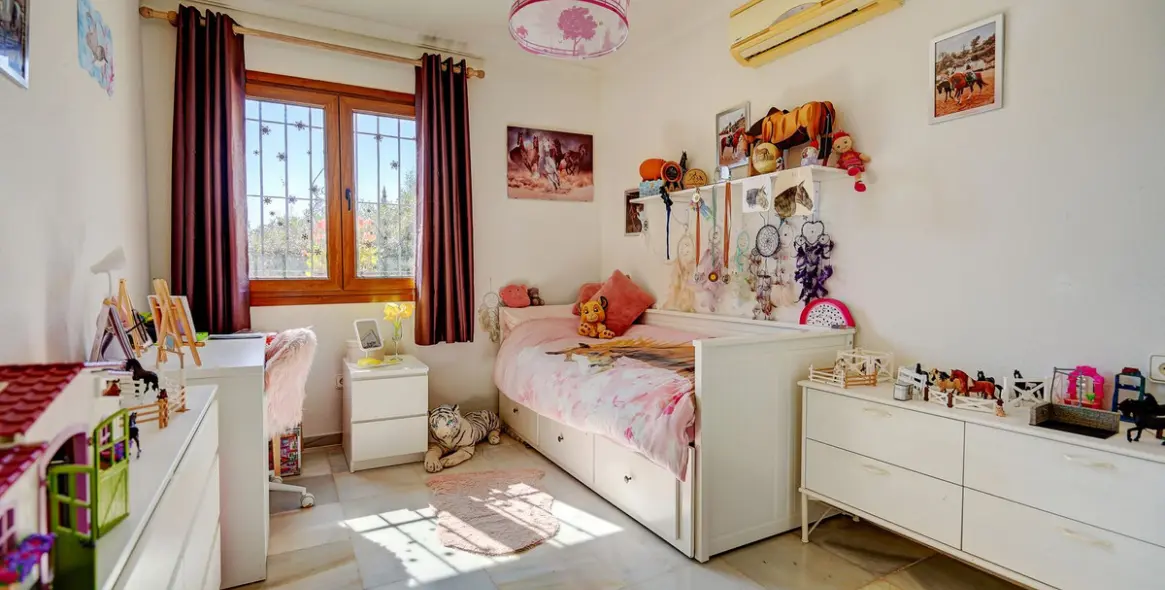 Продажа  отдельно стоящей виллы в Calahonda 16