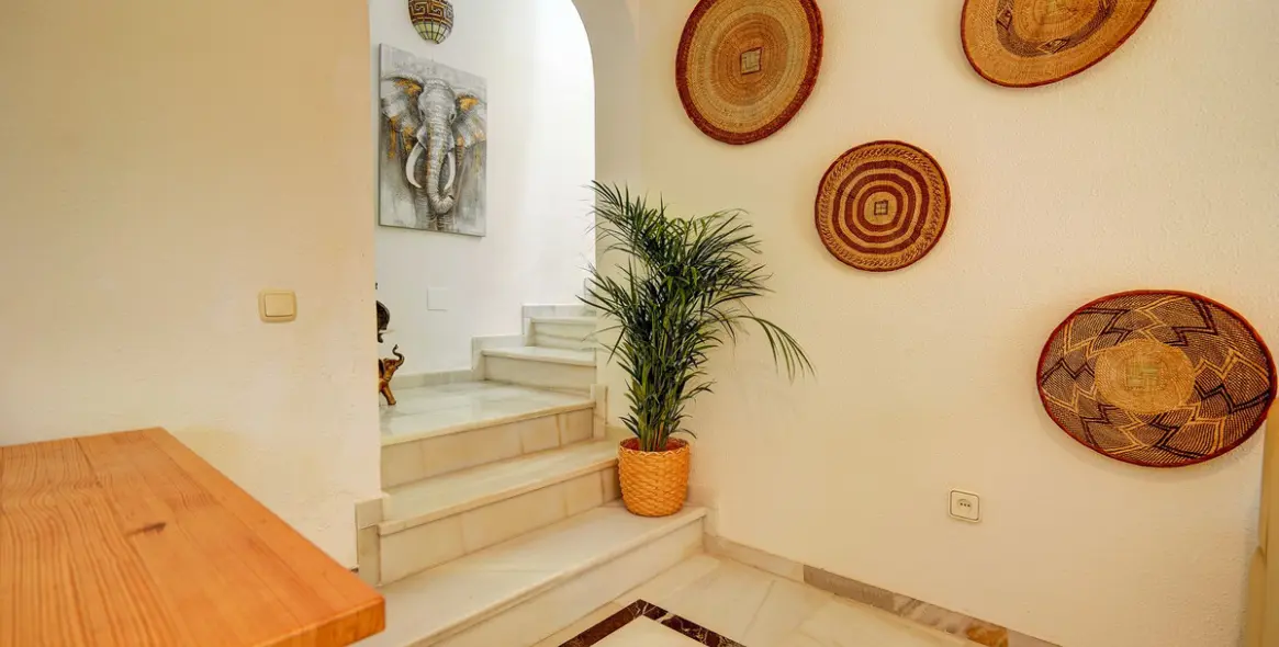 Продажа  отдельно стоящей виллы в Calahonda 17