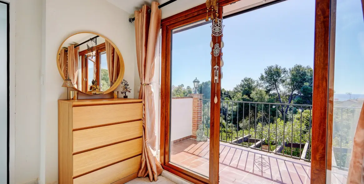 Продажа  отдельно стоящей виллы в Calahonda 19