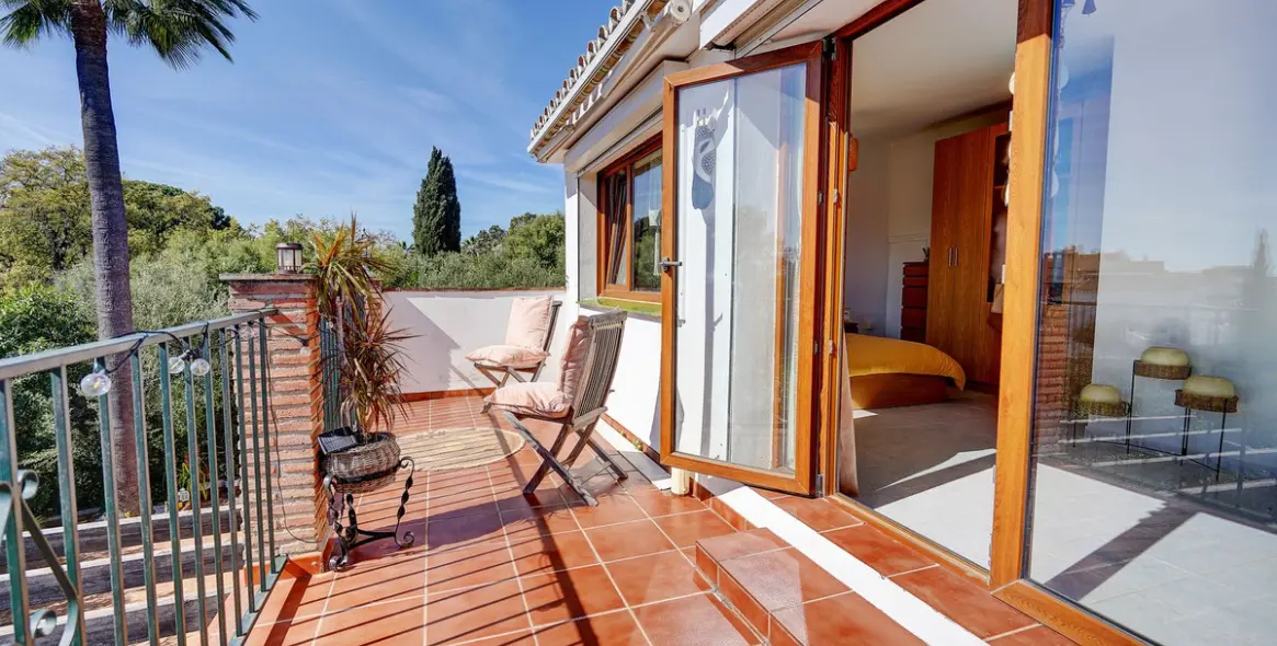 Продажа  отдельно стоящей виллы в Calahonda 20