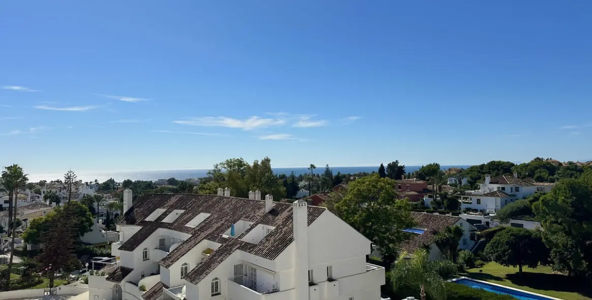 Продажа двухуровневого пентхауса в Nueva Andalucía 1