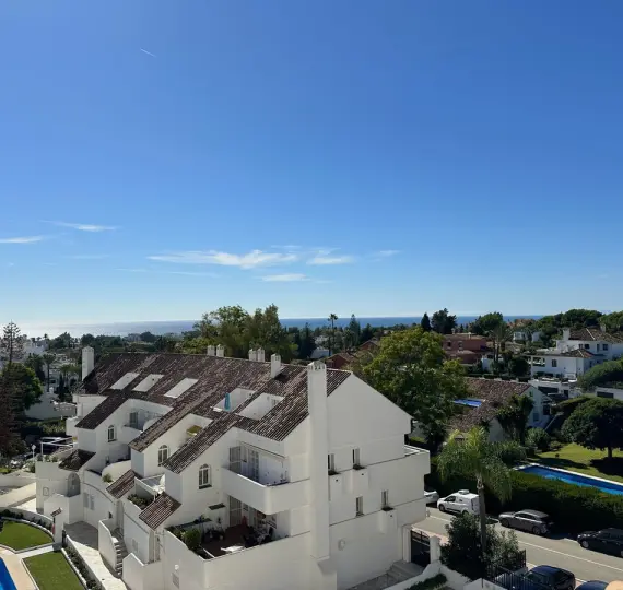 Sale of penthouse duplex in Nueva Andalucía