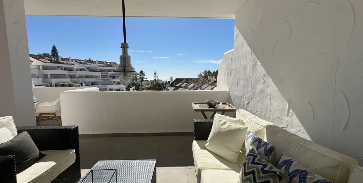 Продажа двухуровневого пентхауса в Nueva Andalucía 2