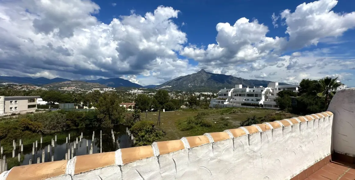 Sale of penthouse duplex in Nueva Andalucía 22