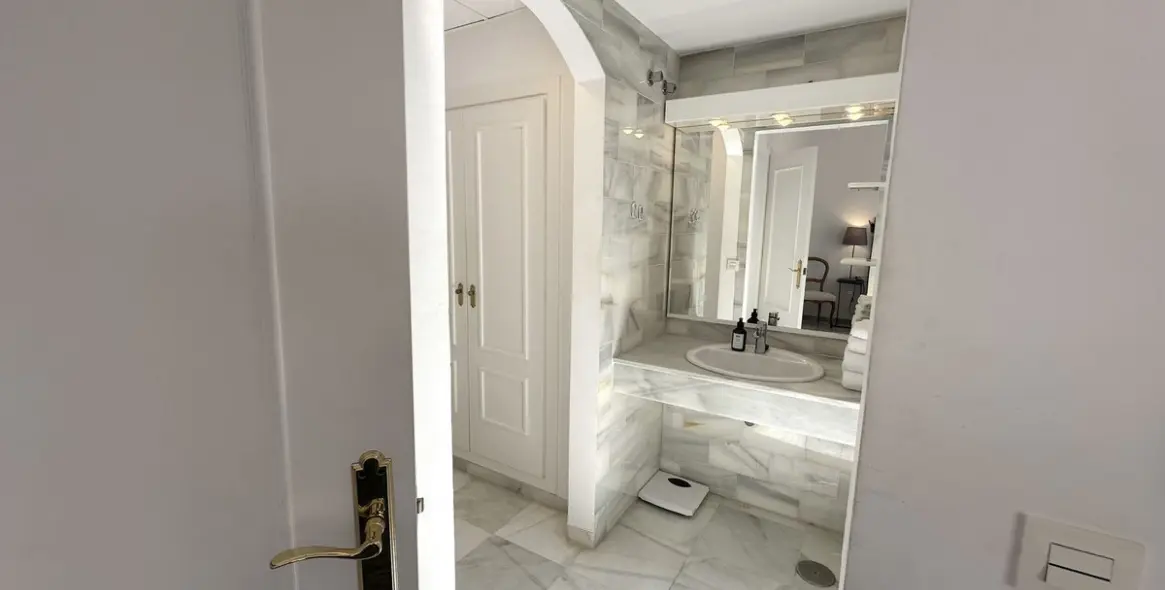 Sale of penthouse duplex in Nueva Andalucía 30