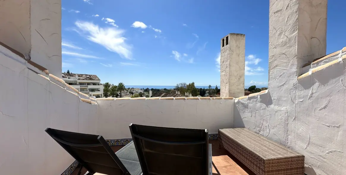 Sale of penthouse duplex in Nueva Andalucía 32