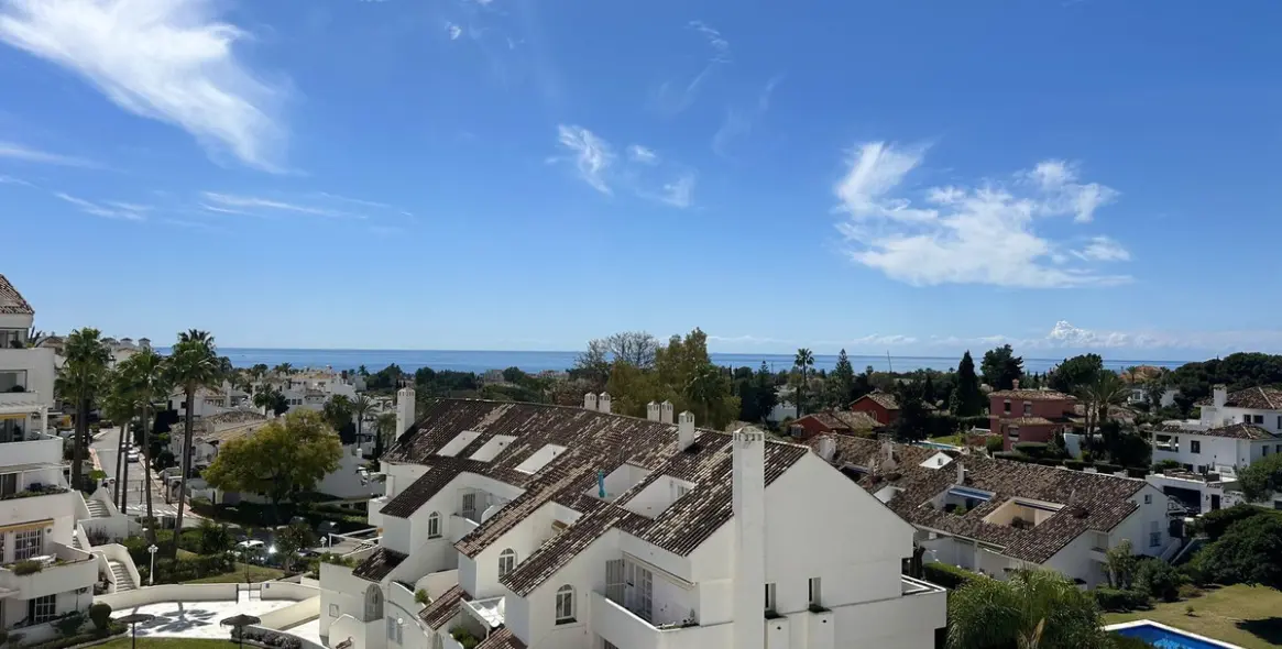 Sale of penthouse duplex in Nueva Andalucía 33