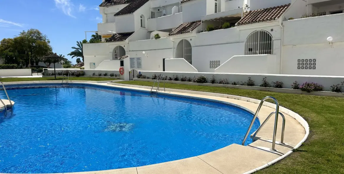 Sale of penthouse duplex in Nueva Andalucía 35